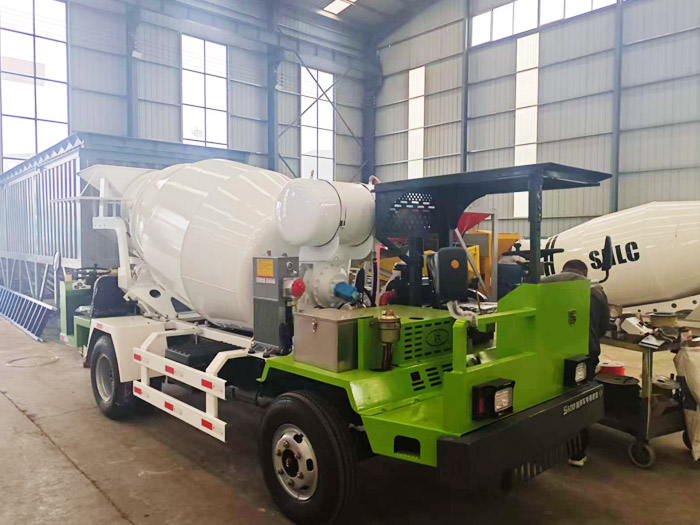 双向驾驶搅拌车