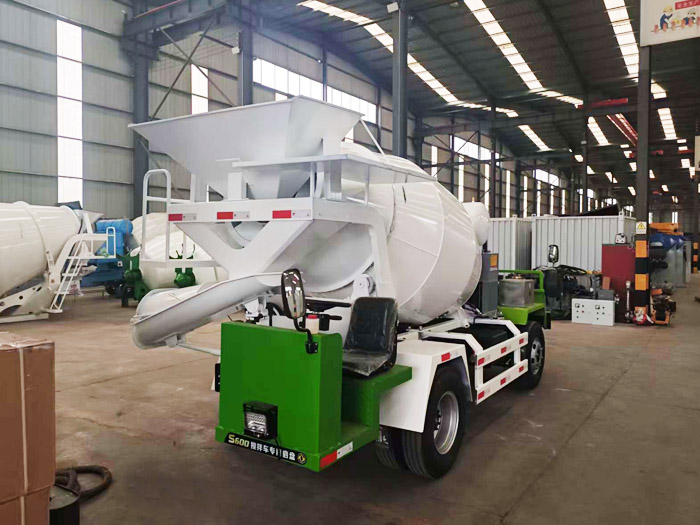 双向驾驶搅拌车